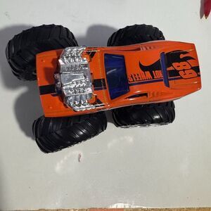 HOT WHEELS MONSTER JAM‎ `68 DODGE CHALLENGER MONSTER TRUCK MATTEL 1/64 toy